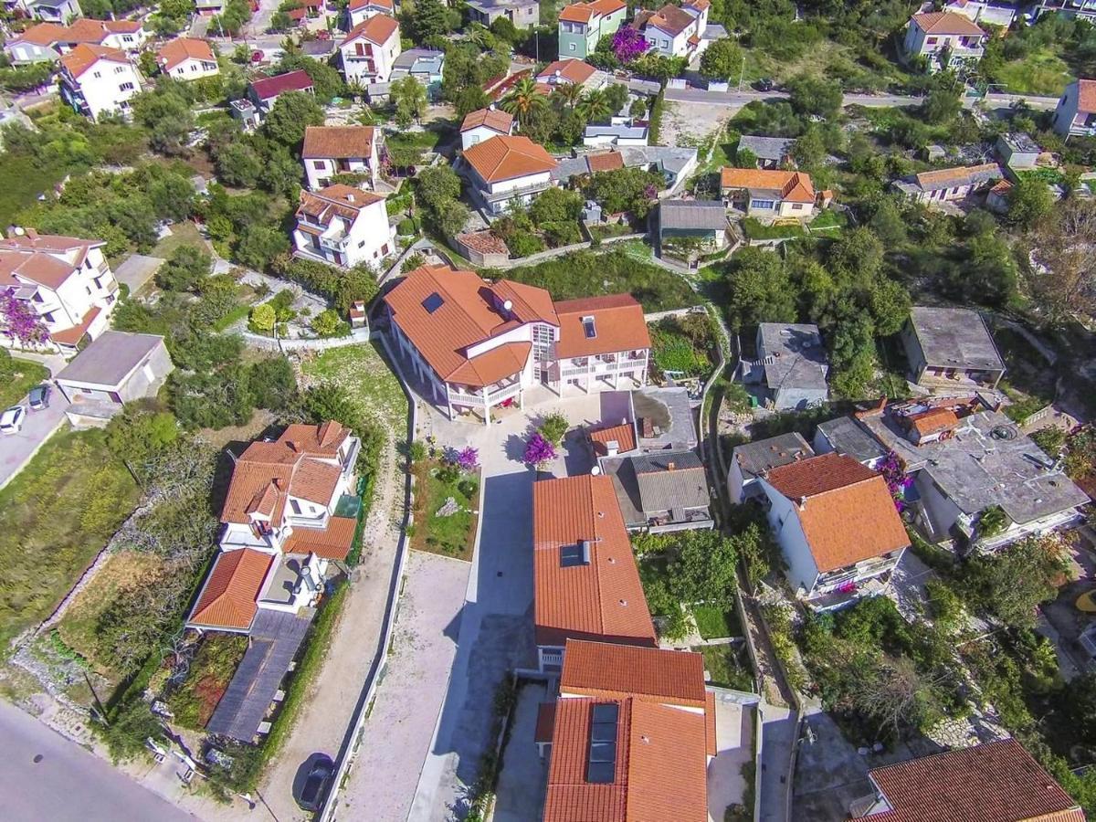 Apartments Hrgovic Рогозниця Екстер'єр фото