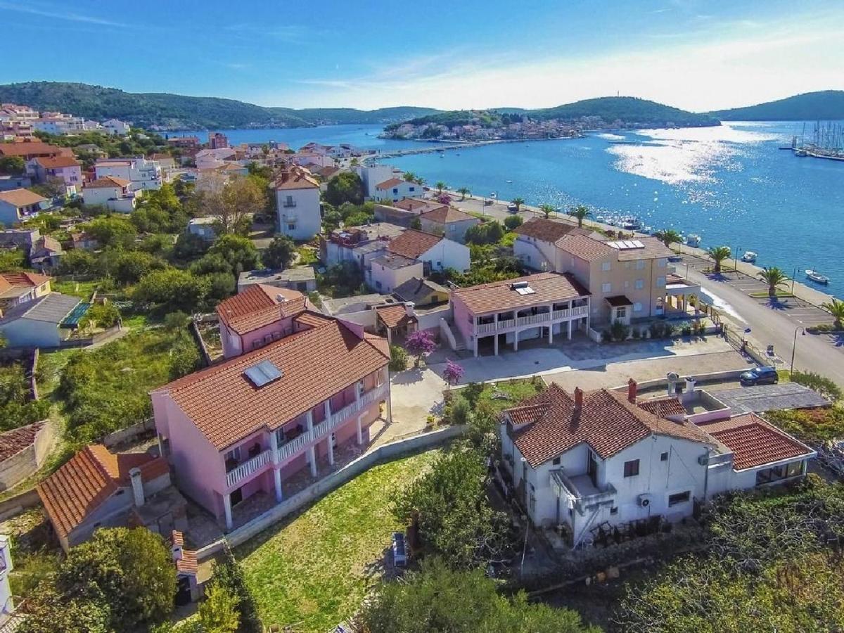 Apartments Hrgovic Рогозниця Екстер'єр фото