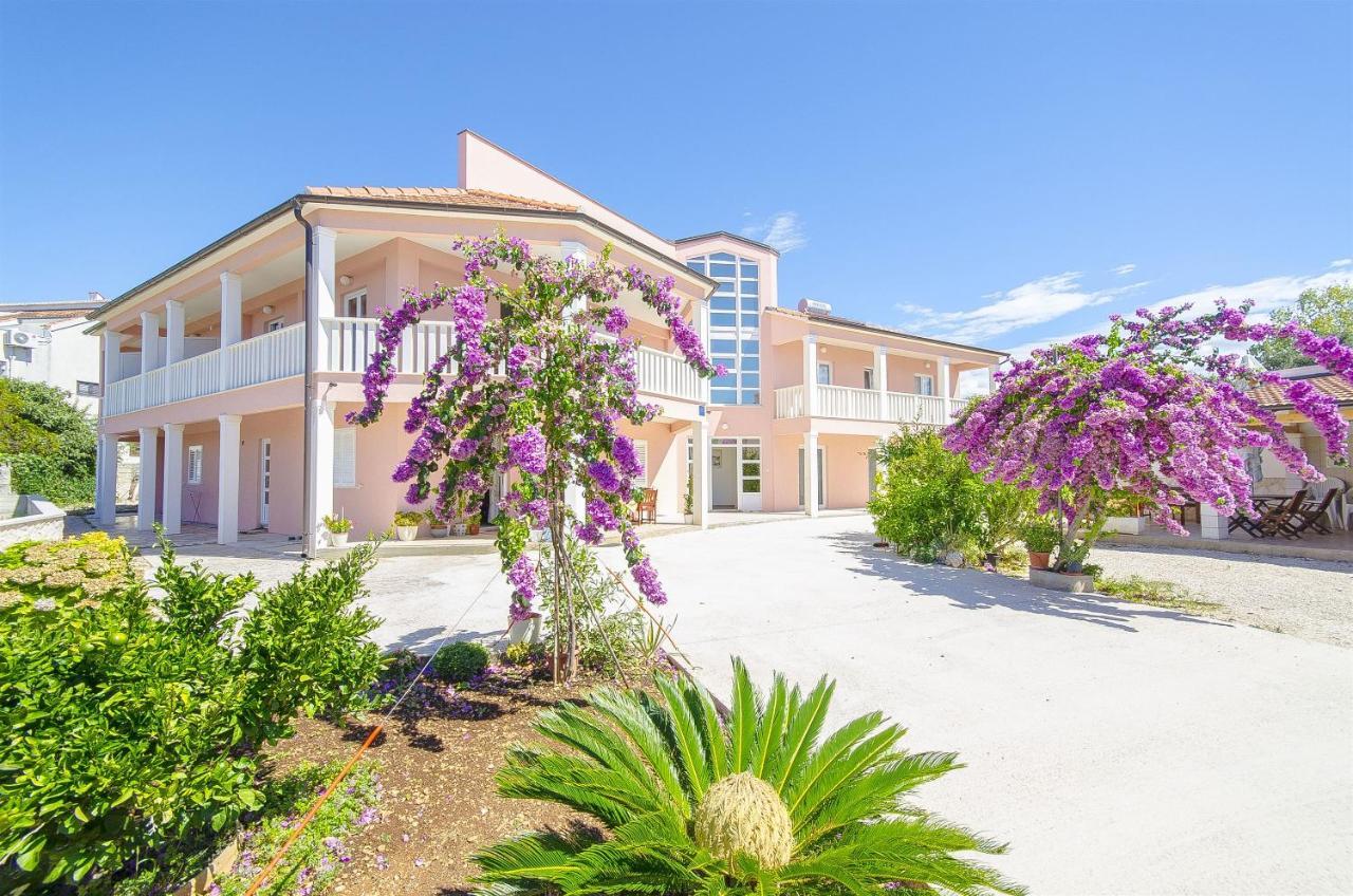 Apartments Hrgovic Рогозниця Екстер'єр фото
