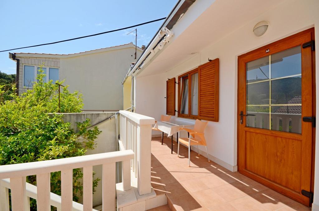 Apartments Hrgovic Рогозниця Екстер'єр фото