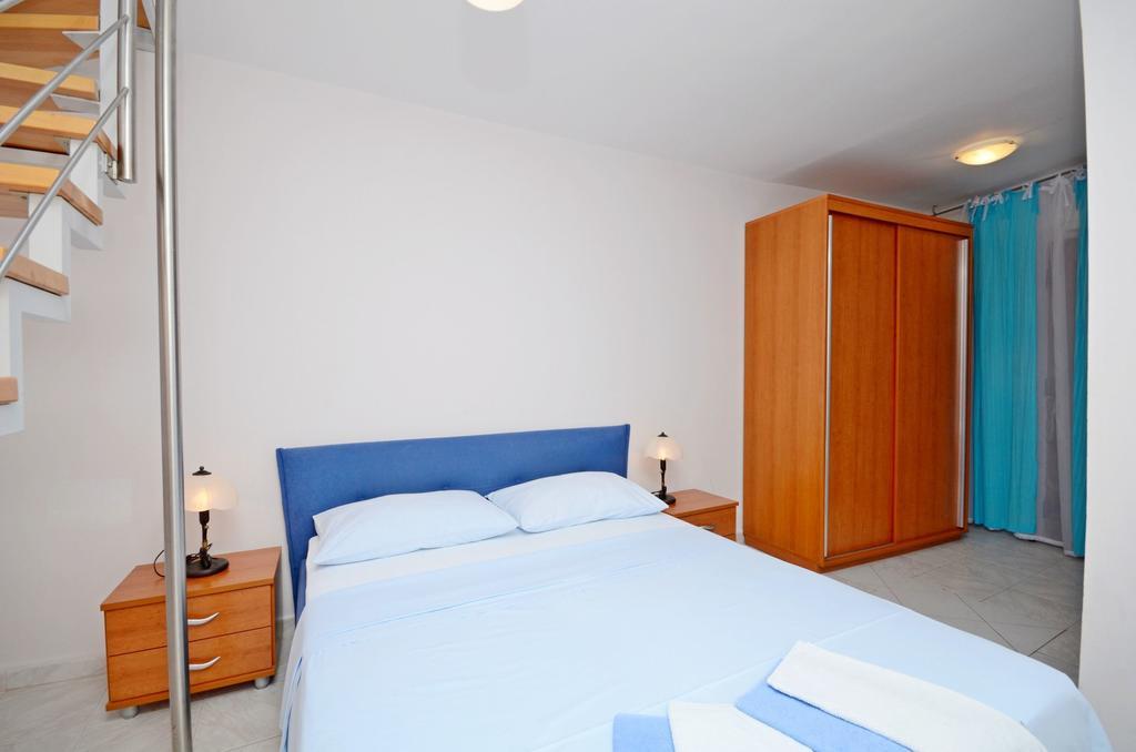 Apartments Hrgovic Рогозниця Екстер'єр фото