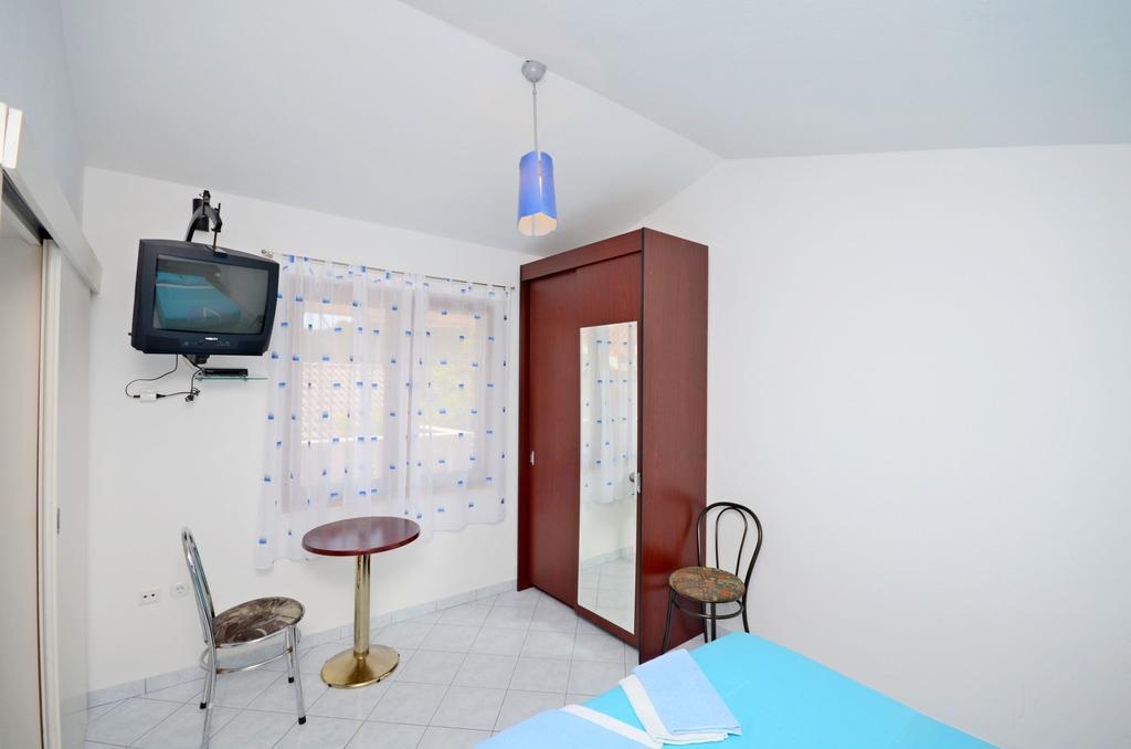 Apartments Hrgovic Рогозниця Екстер'єр фото