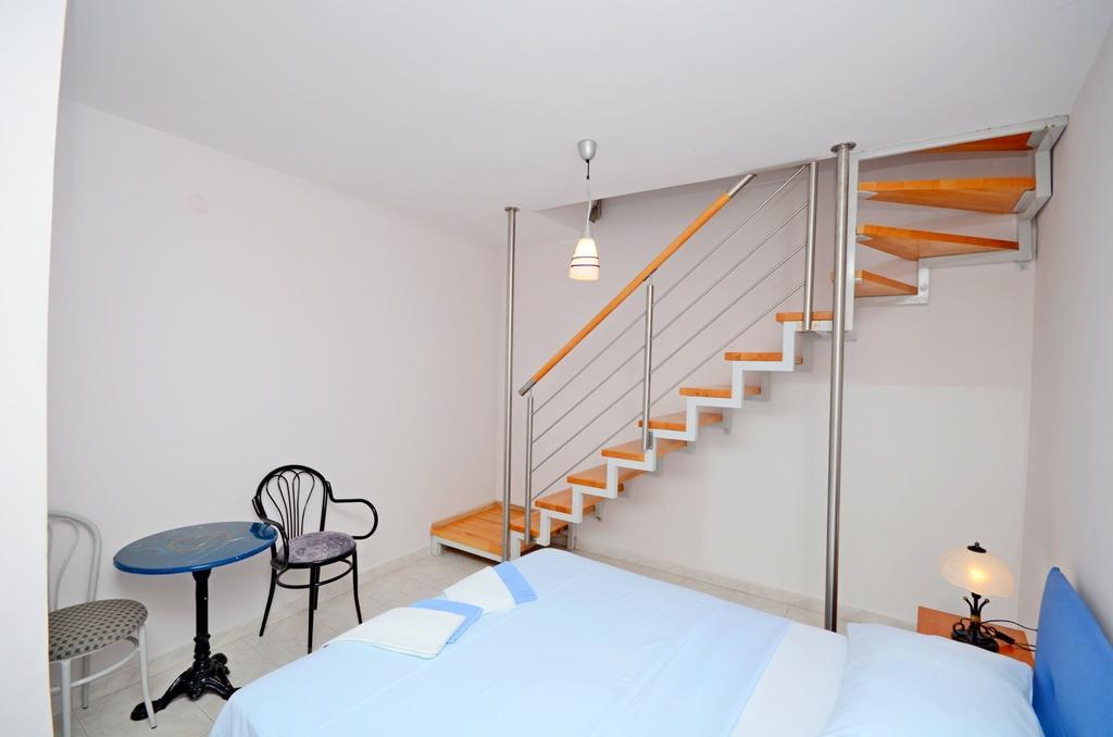 Apartments Hrgovic Рогозниця Екстер'єр фото