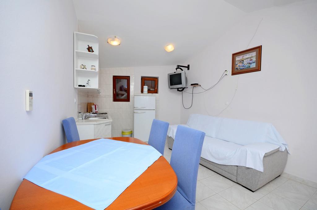 Apartments Hrgovic Рогозниця Екстер'єр фото