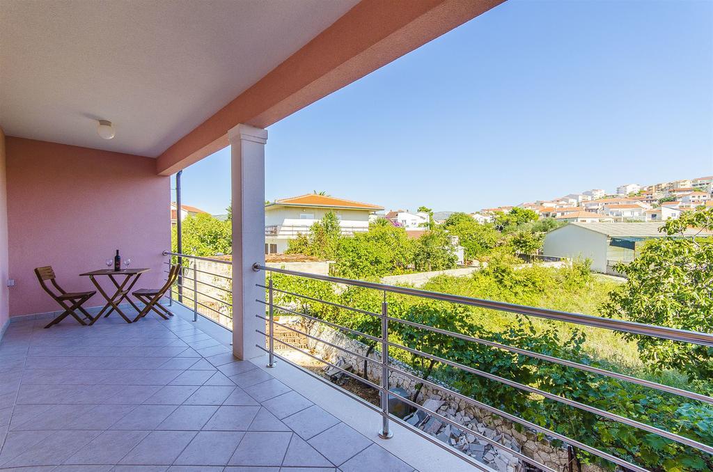 Apartments Hrgovic Рогозниця Екстер'єр фото