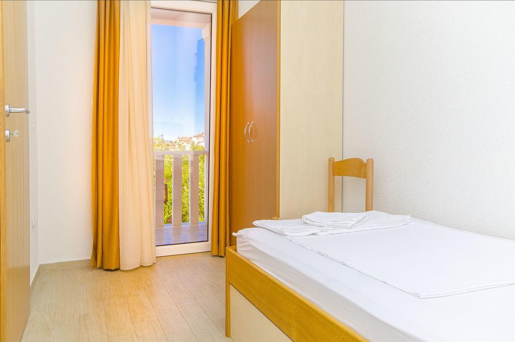 Apartments Hrgovic Рогозниця Екстер'єр фото