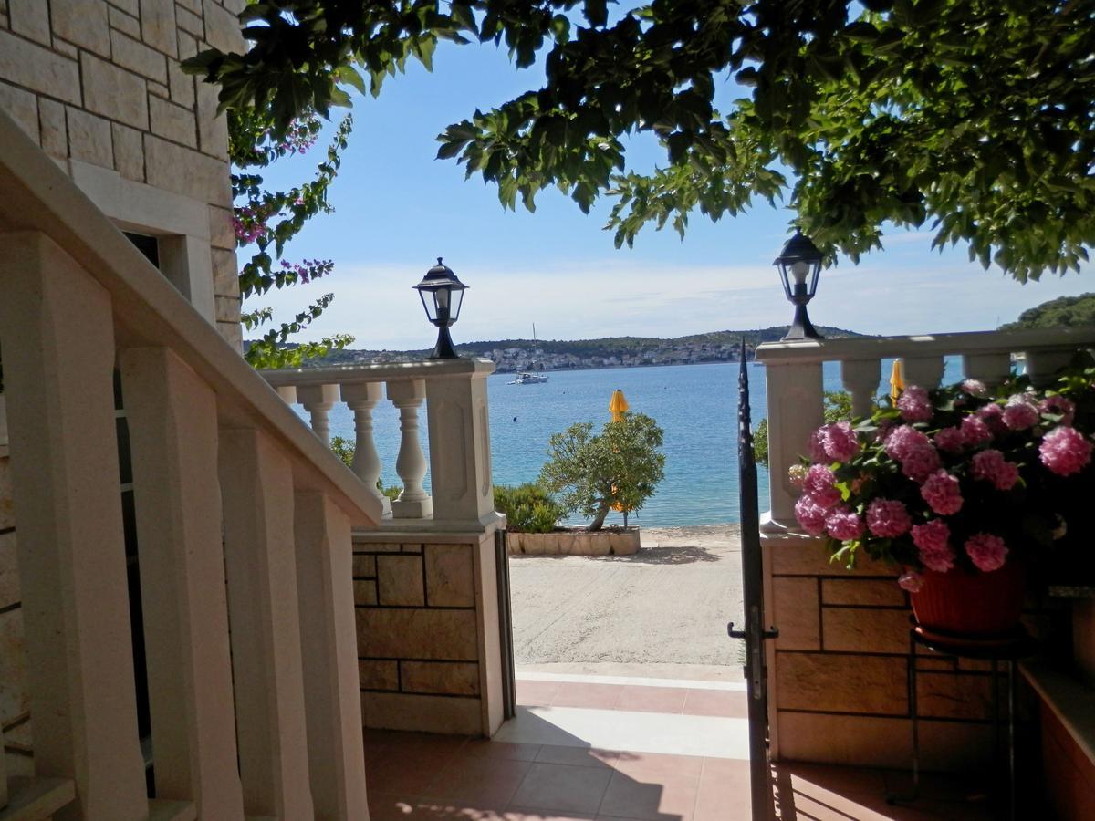 Apartments Hrgovic Рогозниця Екстер'єр фото