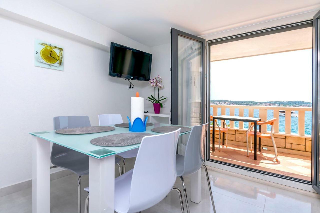 Apartments Hrgovic Рогозниця Екстер'єр фото
