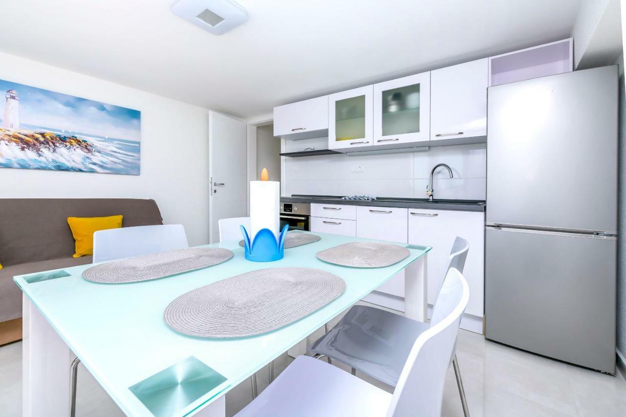 Apartments Hrgovic Рогозниця Екстер'єр фото