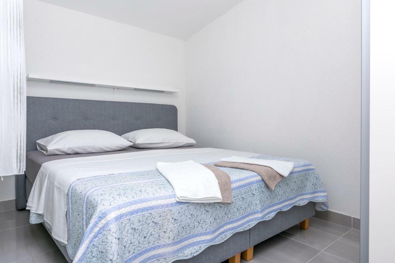 Apartments Hrgovic Рогозниця Екстер'єр фото