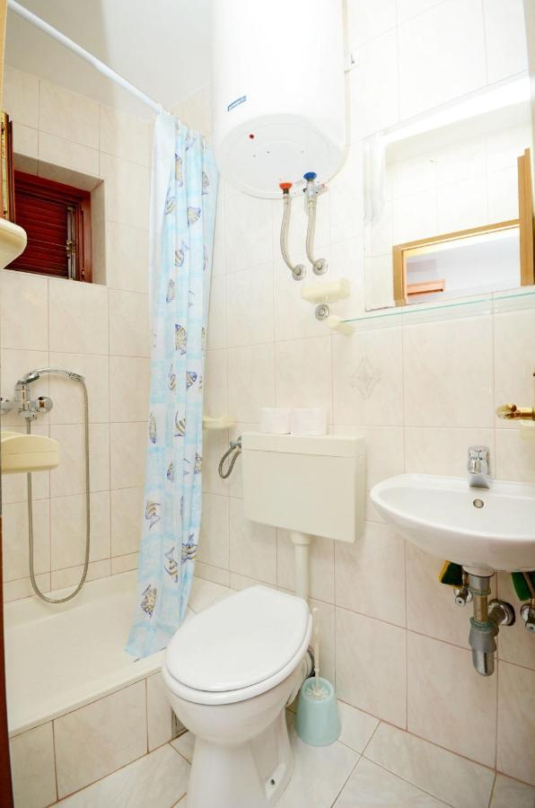 Apartments Hrgovic Рогозниця Екстер'єр фото